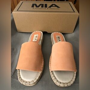 New w/box Mia Coral Noveli sandals - size 9
